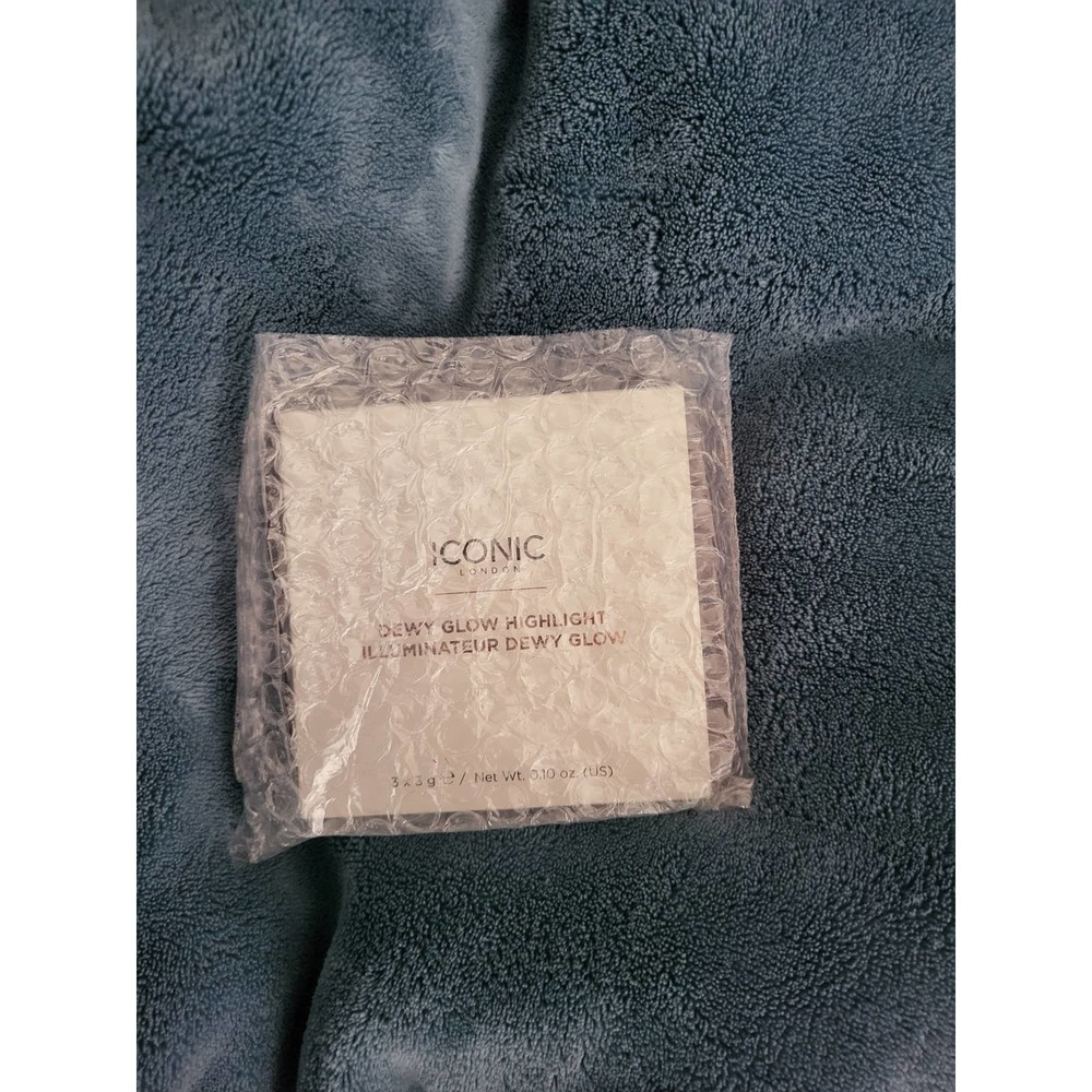 Iconic Dewy Glow Highlight - Picture 2 of 2